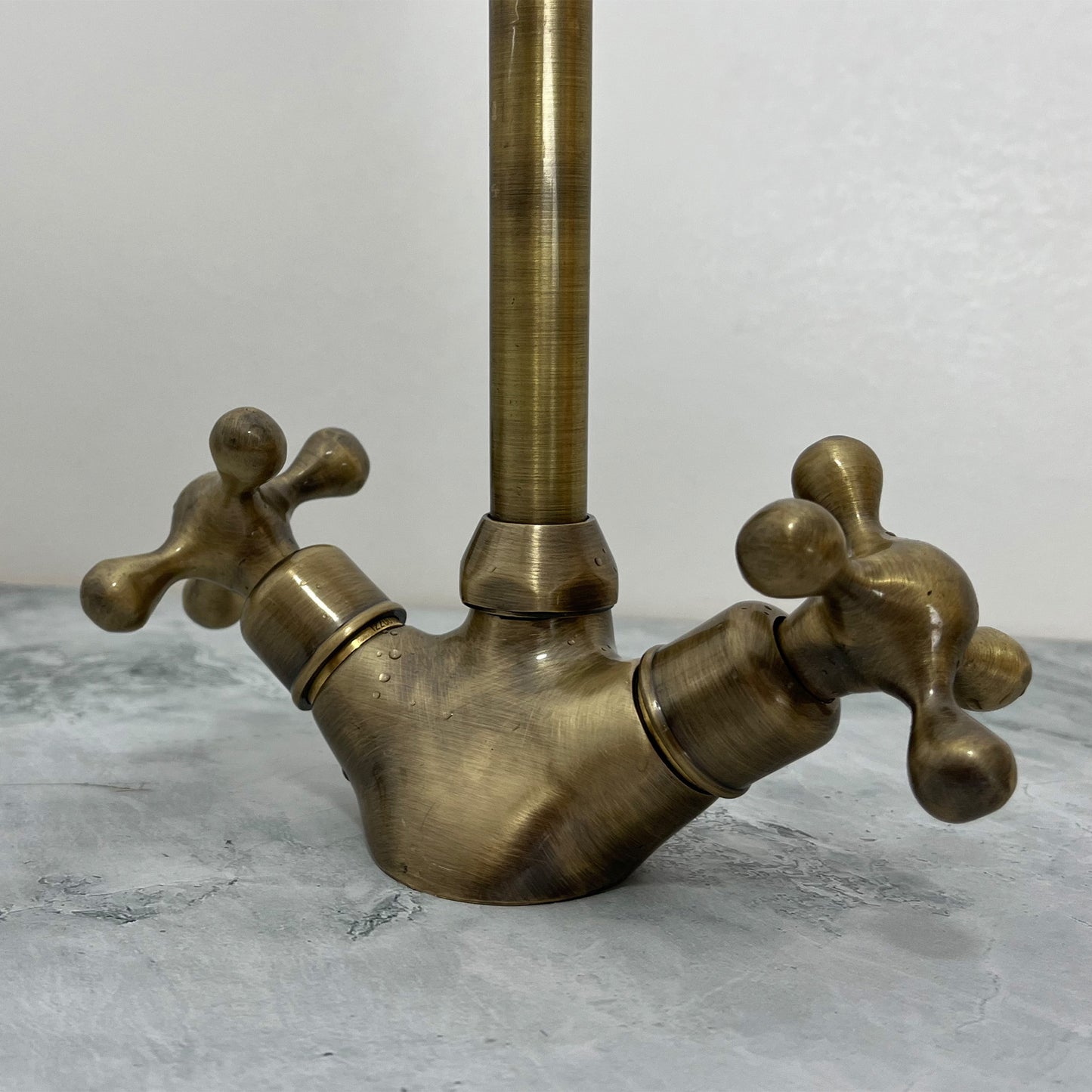 Bronze Finish Single Hole Bathroom Faucet